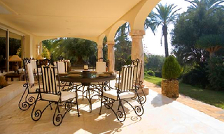 Beachfront villa property for sale in Los Monteros Playa, Marbella 6