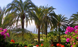 Beachfront villa property for sale in Los Monteros Playa, Marbella 7