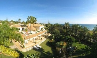 Beachfront villa property for sale in Los Monteros Playa, Marbella 1