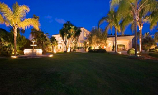Beachfront villa property for sale in Los Monteros Playa, Marbella 20