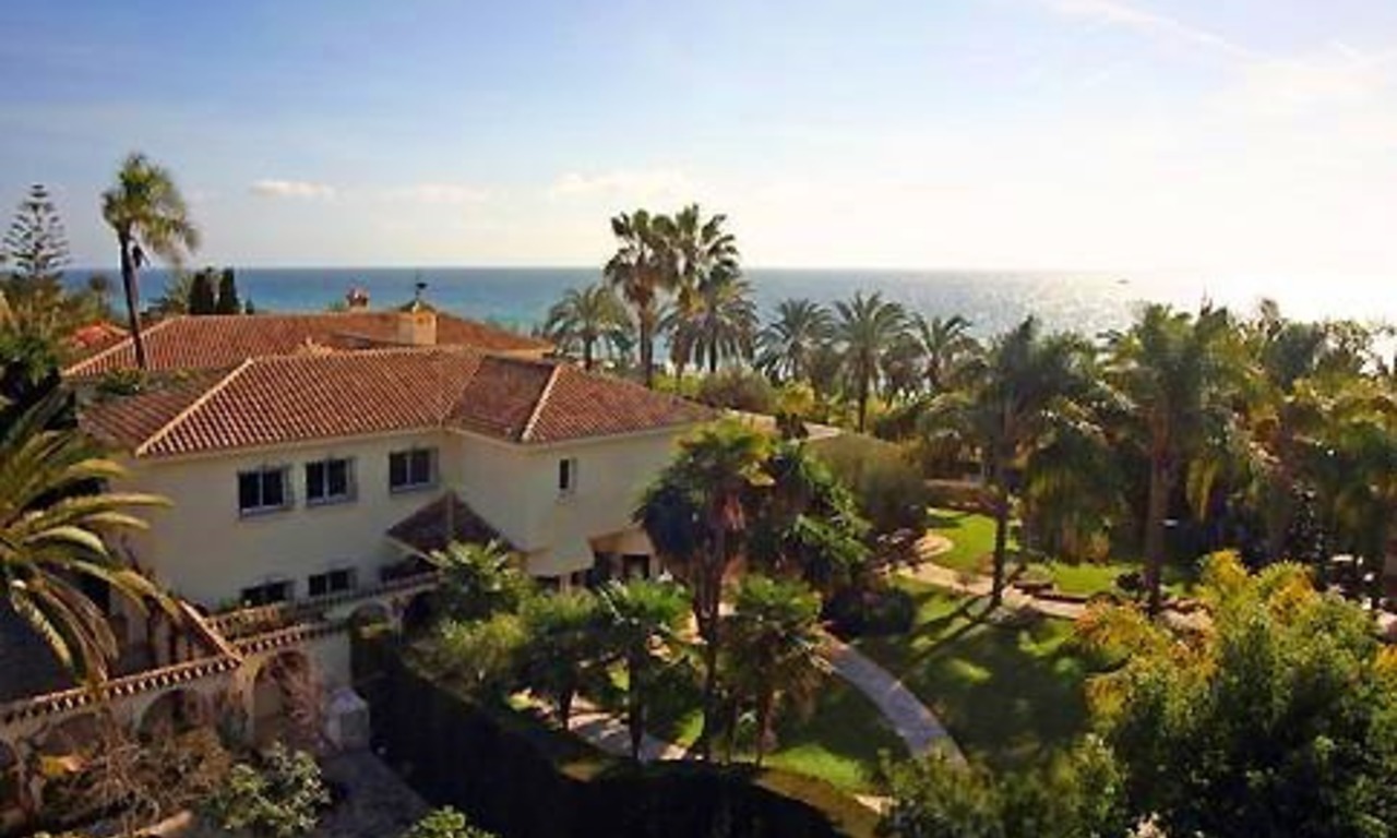 Beachfront villa property for sale in Los Monteros Playa, Marbella 0