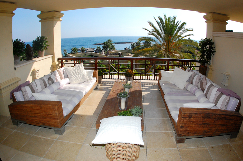 Luxury beachfront apartment for sale in Puerto Banus - Marbella
