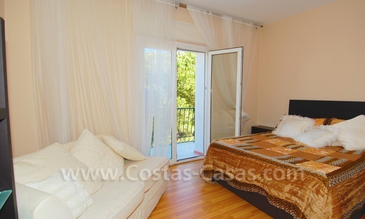 Studio apartment for sale in a beachfront complex in Puerto Banus - Marbella 9