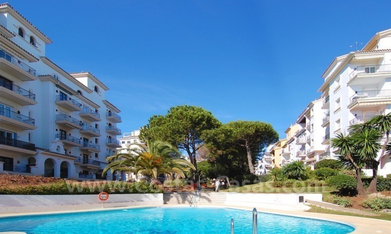 Studio apartment for sale in a beachfront complex in Puerto Banus - Marbella 4