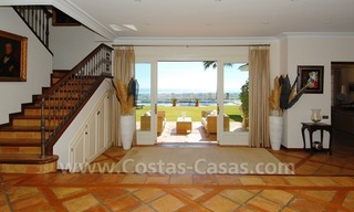 Exclusive villa for sale with a panoramic views, prestigious gated community, Marbella – Benahavis 16
