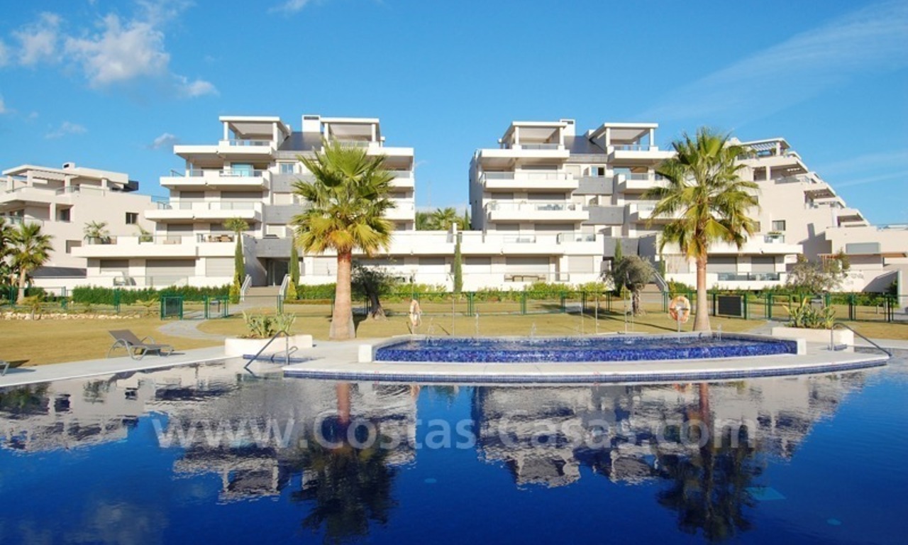 Modern luxury golf apartments with sea views for sale in the area of Marbella - Benahavis 1