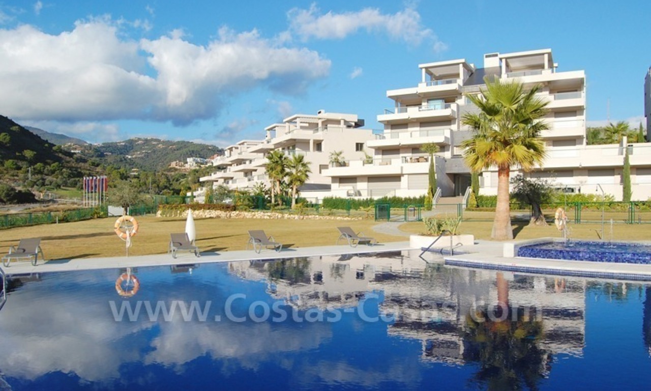 Modern luxury golf apartments with sea views for sale in the area of Marbella - Benahavis 3