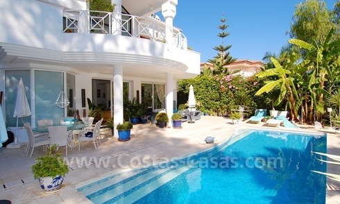 Modern beachside villa for sale, close to the beach, in the area between Marbella and Estepona 