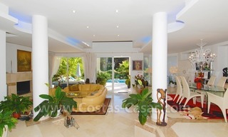 Modern beachside villa for sale, close to the beach, in the area between Marbella and Estepona 9