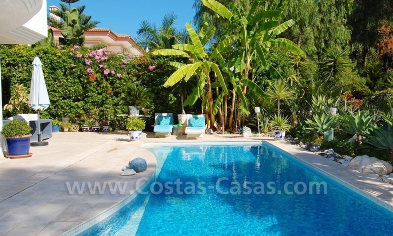 Modern beachside villa for sale, close to the beach, in the area between Marbella and Estepona 3