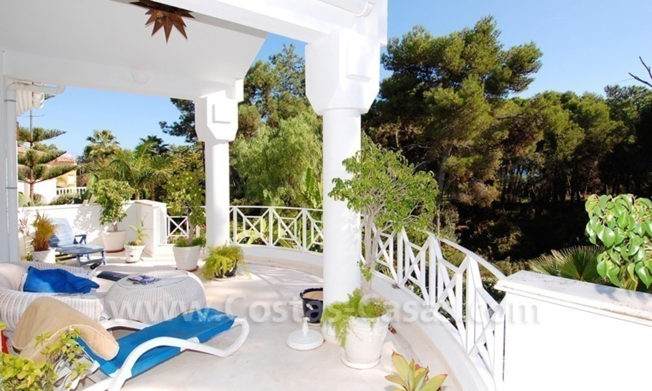 Modern beachside villa for sale, close to the beach, in the area between Marbella and Estepona 20
