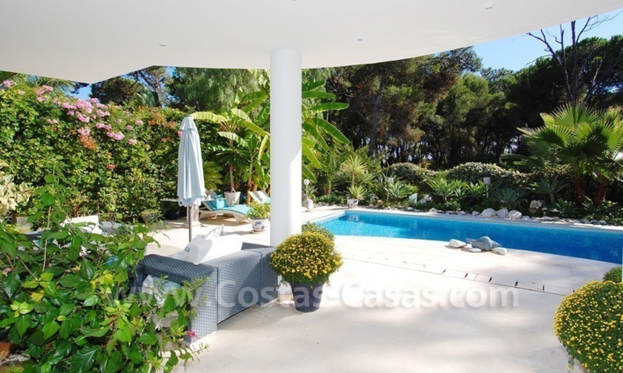Modern beachside villa for sale, close to the beach, in the area between Marbella and Estepona 7