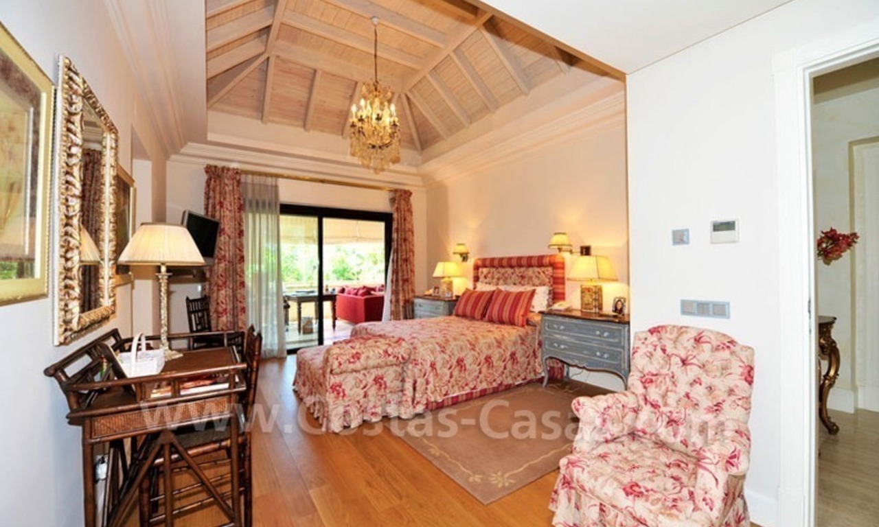 Exclusive villa for sale, beachside Golden Mile in Marbella 20