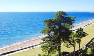 Beachfront apartments and penthouse for sale in a front line beach complex on the New Golden Mile, Marbella - Estepona 3