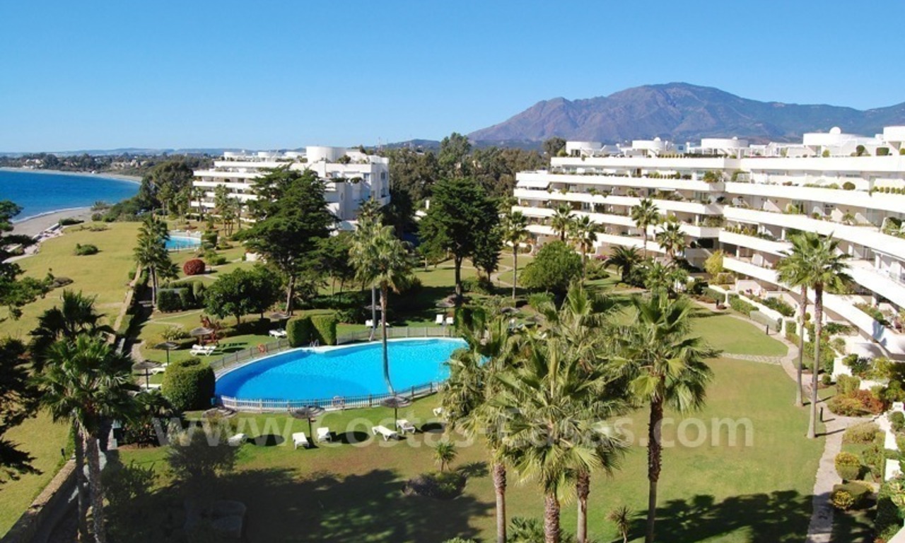 Beachfront apartments and penthouse for sale in a front line beach complex on the New Golden Mile, Marbella - Estepona 1