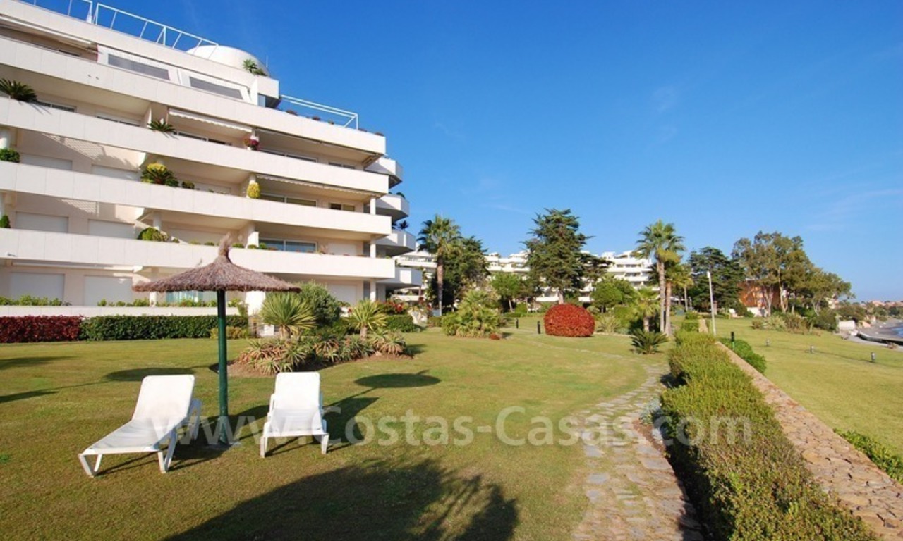 Beachfront apartments and penthouse for sale in a front line beach complex on the New Golden Mile, Marbella - Estepona 20