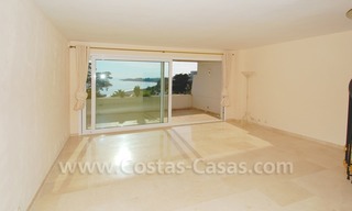 Beachfront apartments and penthouse for sale in a front line beach complex on the New Golden Mile, Marbella - Estepona 10