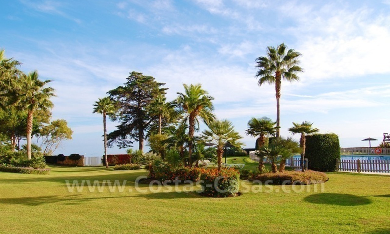 Beachfront apartments and penthouse for sale in a front line beach complex on the New Golden Mile, Marbella - Estepona 27