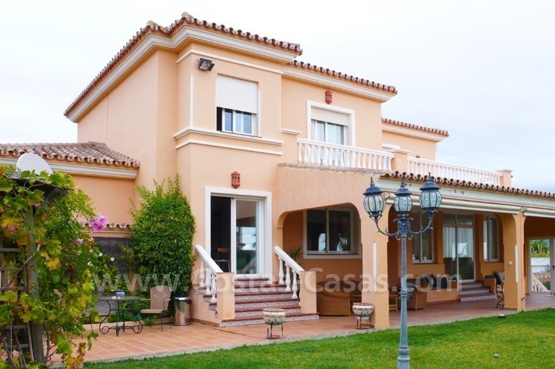 Villa for sale close to a few golf courses in a well known area in Estepona – Marbella – Benahavis 