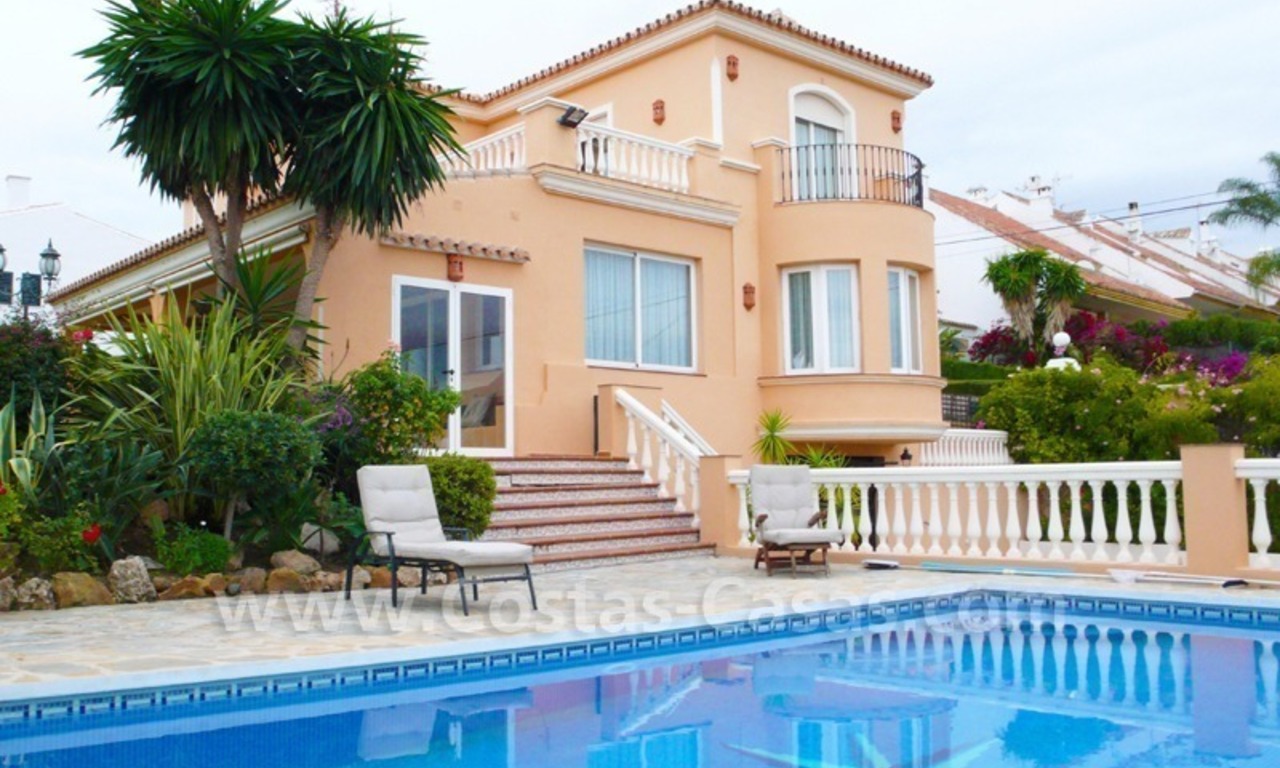 Villa for sale close to a few golf courses in a well known area in Estepona – Marbella – Benahavis 1