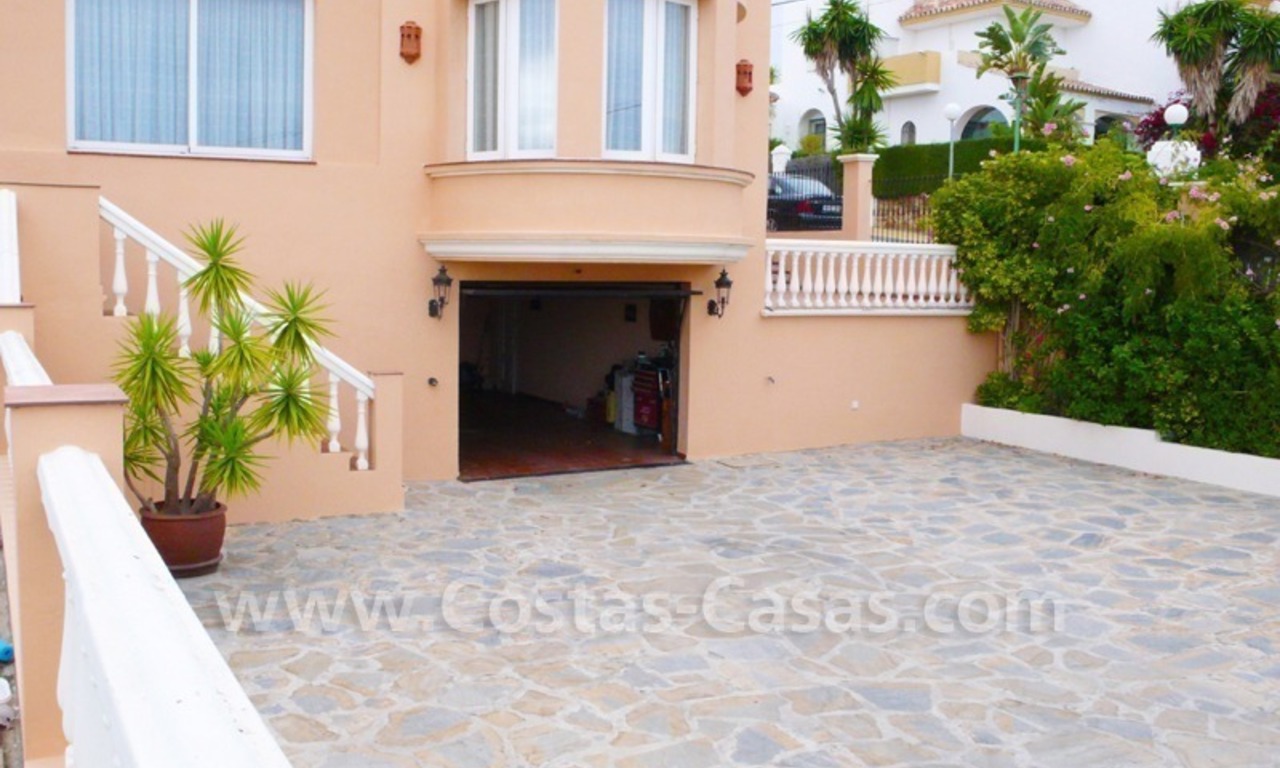 Villa for sale close to a few golf courses in a well known area in Estepona – Marbella – Benahavis 3