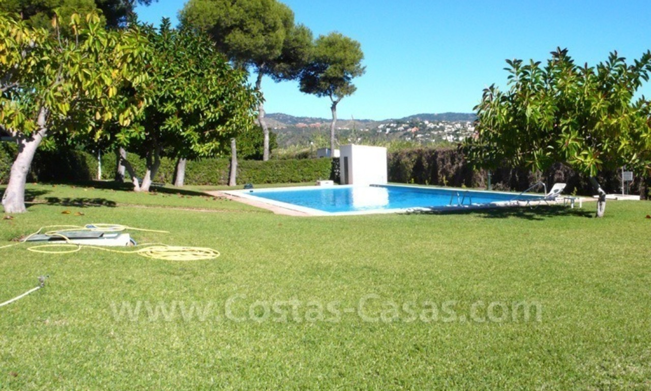 Beachside villa for sale, near the beach, Los Monteros - Marbella 15