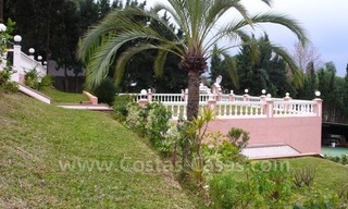 Huge beachside villa with guesthouses for sale close to the beach in Eastern Marbella 3