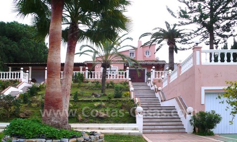 Huge beachside villa with guesthouses for sale close to the beach in Eastern Marbella 