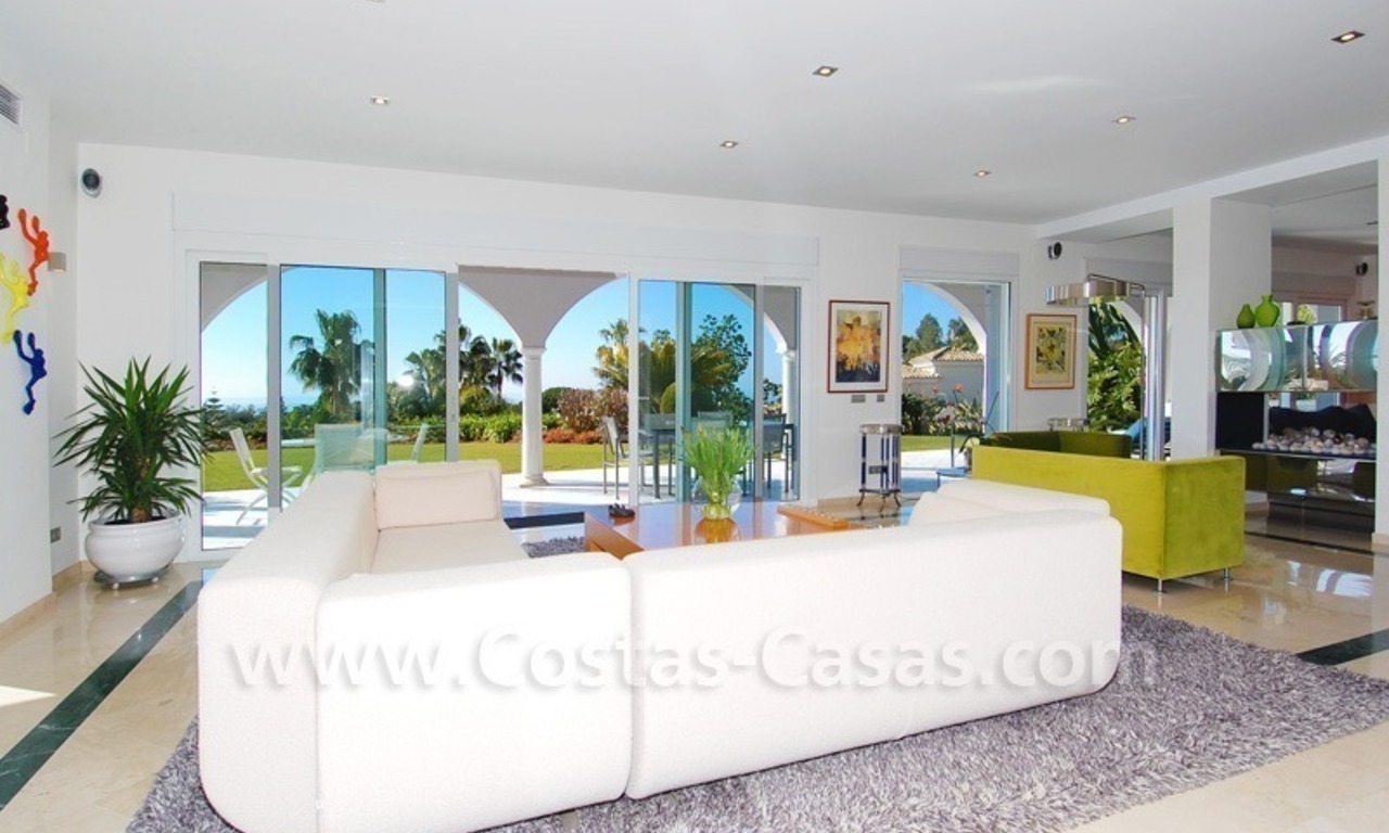 Breathtaking immaculate contemporary style villa for sale in Marbella on a large plot with sea view 10