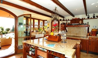 Charming beachside detached villa for sale in Eastern Marbella 9