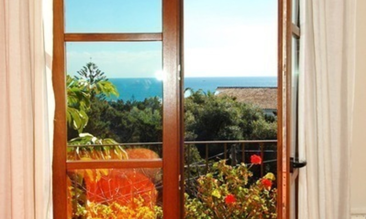 Charming beachside detached villa for sale in Eastern Marbella 12