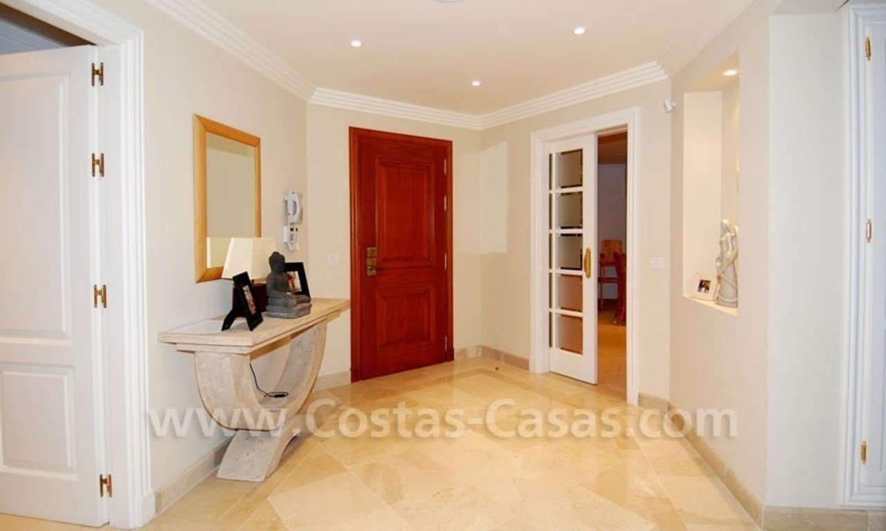 Ample luxury apartment to buy in Nueva Andalucia, Marbella 14