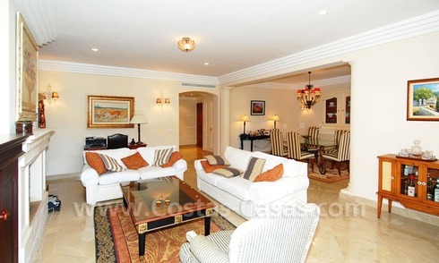 Ample luxury apartment to buy in Nueva Andalucia, Marbella 