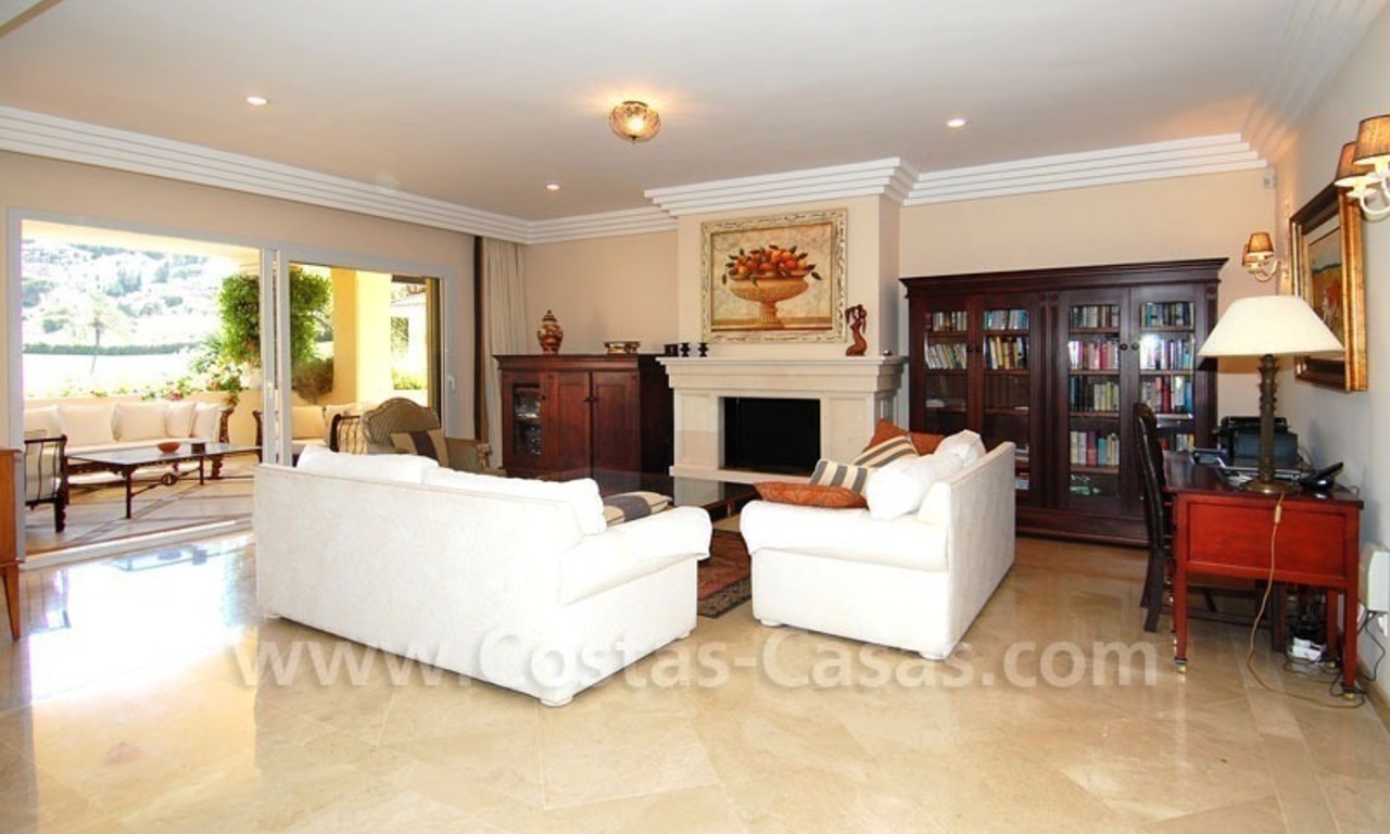Ample luxury apartment to buy in Nueva Andalucia, Marbella 3
