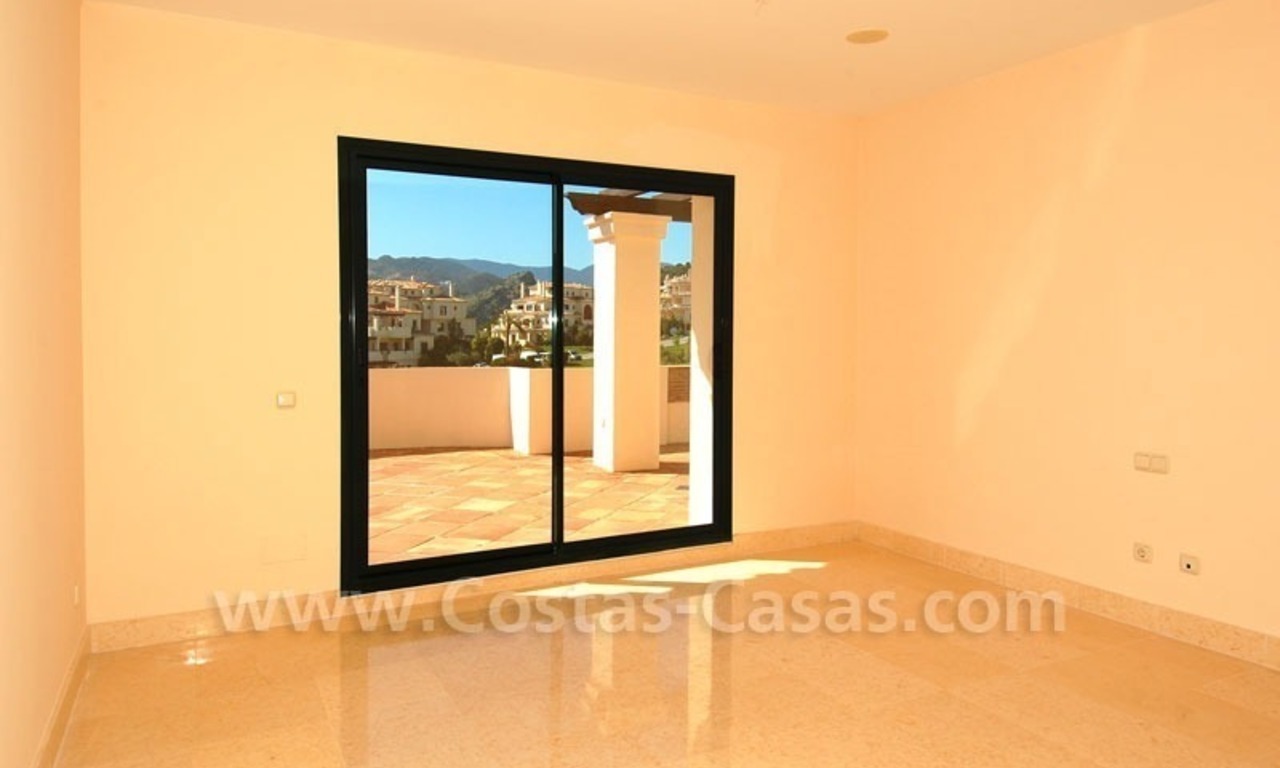 Luxury ample penthouse apartment for sale on golf course, Marbella – Benahavis 11