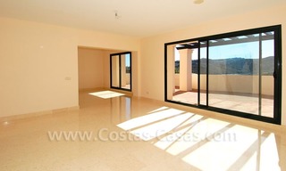 Luxury ample penthouse apartment for sale on golf course, Marbella – Benahavis 9