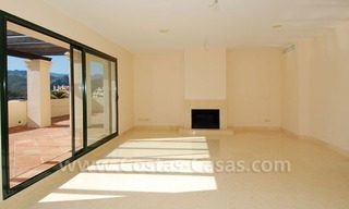 Luxury ample penthouse apartment for sale on golf course, Marbella – Benahavis 8