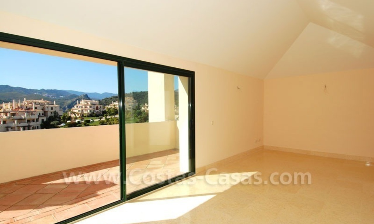 Luxury ample penthouse apartment for sale on golf course, Marbella – Benahavis 13