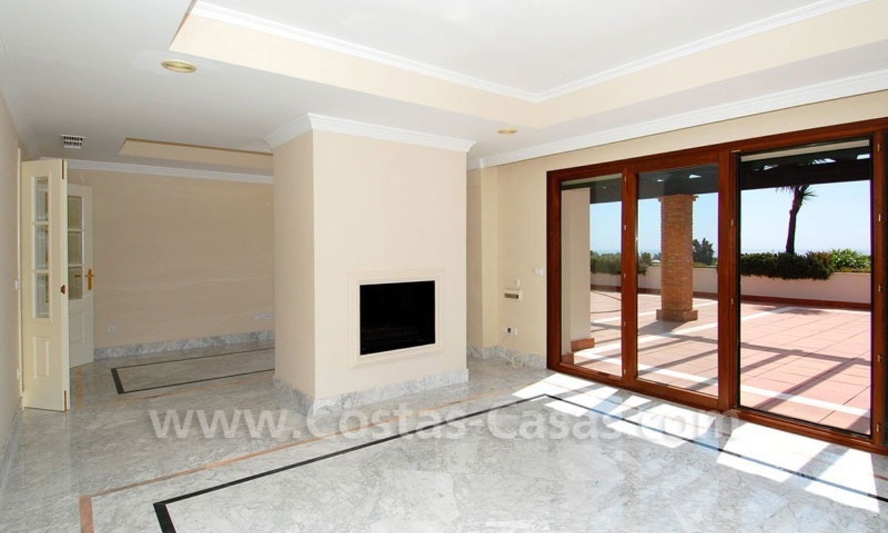 Exclusive penthouse apartment for sale on the Golden Mile in Marbella 9