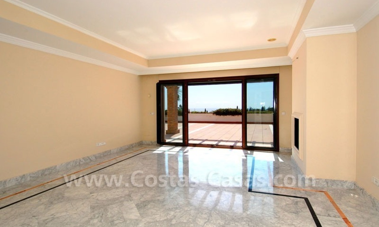 Exclusive penthouse apartment to buy on the Golden Mile in Marbella 8