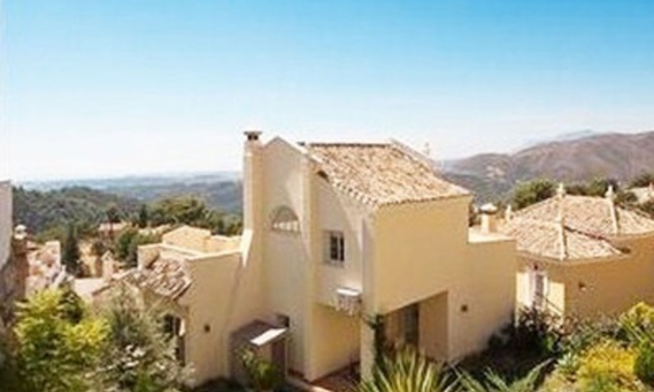 Bargain modern Andalusian style villa to buy in Marbella 6