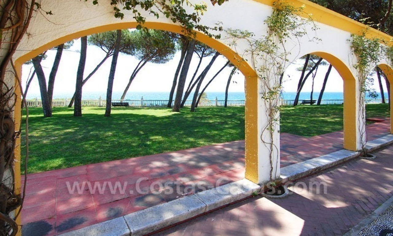 Spacious duplex penthouse apartment to buy on the beachfront complex in Marbella on the Golden Mile 5