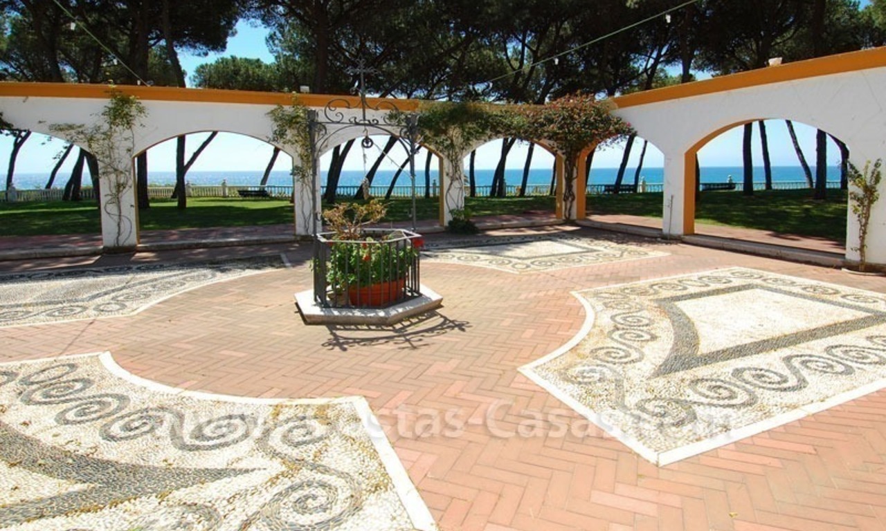 Spacious duplex penthouse apartment to buy on the beachfront complex in Marbella on the Golden Mile 7