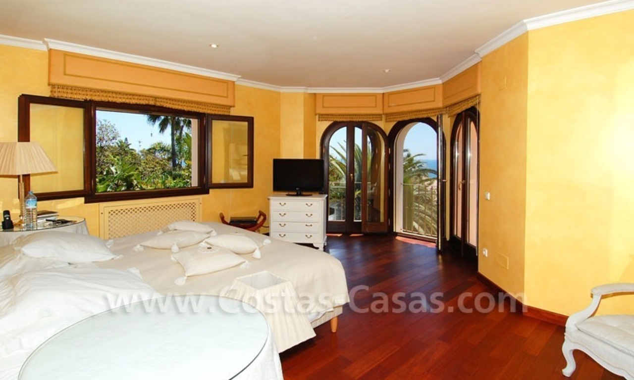 Luxury classical style villa to buy in Sierra Blanca, Marbella 19