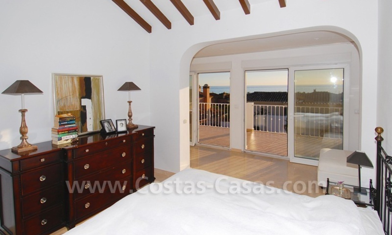 Beachside villa for sale - El Rosario, Marbella 15