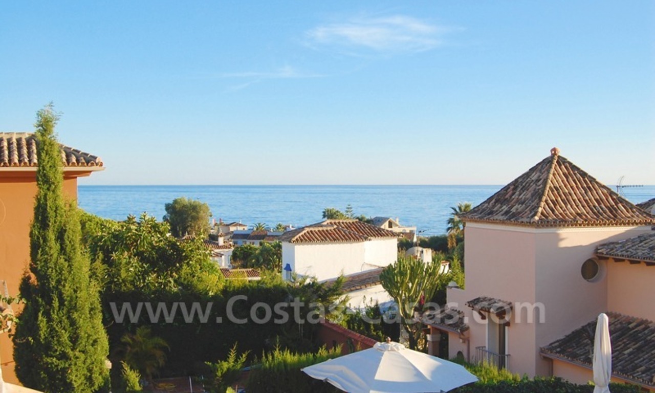 Beachside villa for sale - El Rosario, Marbella 10