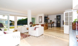 Beachside villa for sale - El Rosario, Marbella 11