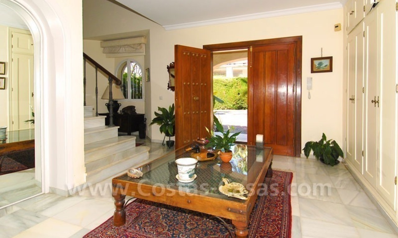 Charming andalusian styled villa for sale on first line golf in Nueva Andalucía, Marbella 12