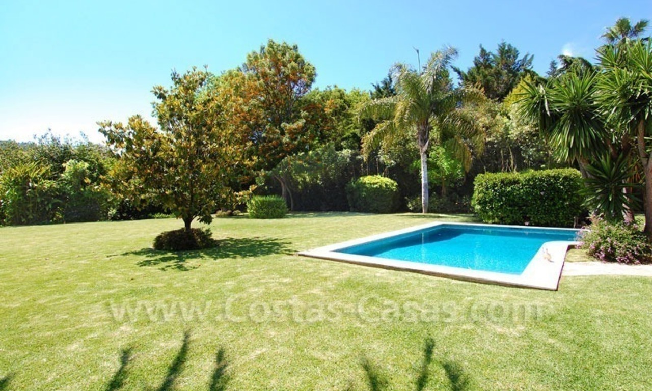 Charming andalusian styled villa for sale on first line golf in Nueva Andalucía, Marbella 9
