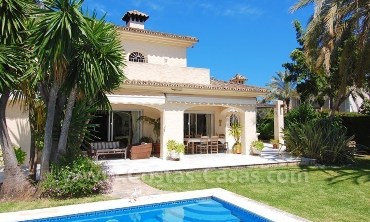Charming andalusian styled villa for sale on first line golf in Nueva Andalucía, Marbella 4